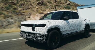 Rivian R1T dengan angka: EV Pickup Spills Bed, Towing & Storage Recrets