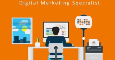 What does a digital marketing specialist do?