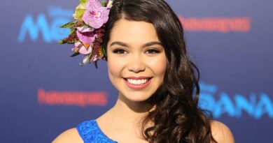 Auli’i Cravalho Net Worth 2020