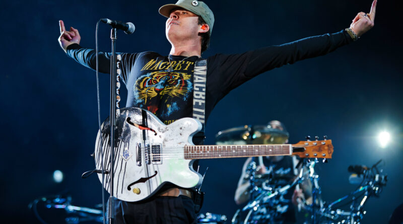 Tom DeLonge Net Worth – Biography, Career, Spouse And More