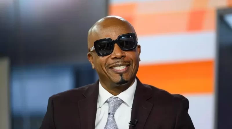 mc hammer peak net worth, what is mc hammer doing now 2021, what is mc hammer doing today, mc hammer wife stephanie fuller, mc hammer investments, how did mc hammer die, mc hammer brother, mc hammer kids,