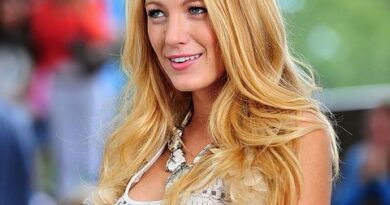 blake lively age, blake lively net worth 2021, blake lively husband, blake lively family, ryan reynolds and blake lively net worth, blake lively kids,