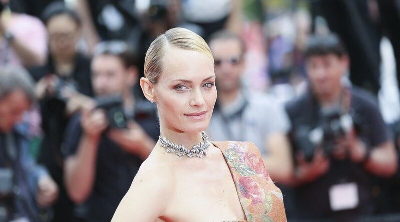 Amber Valletta Net Worth 2022